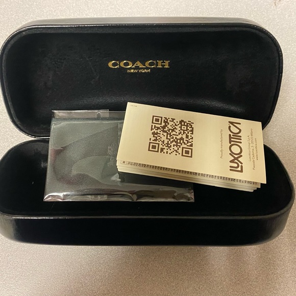 Coach Sunglass & Eyeglasses large Case with cleaning Cloth/small scratches - Picture 4 of 5